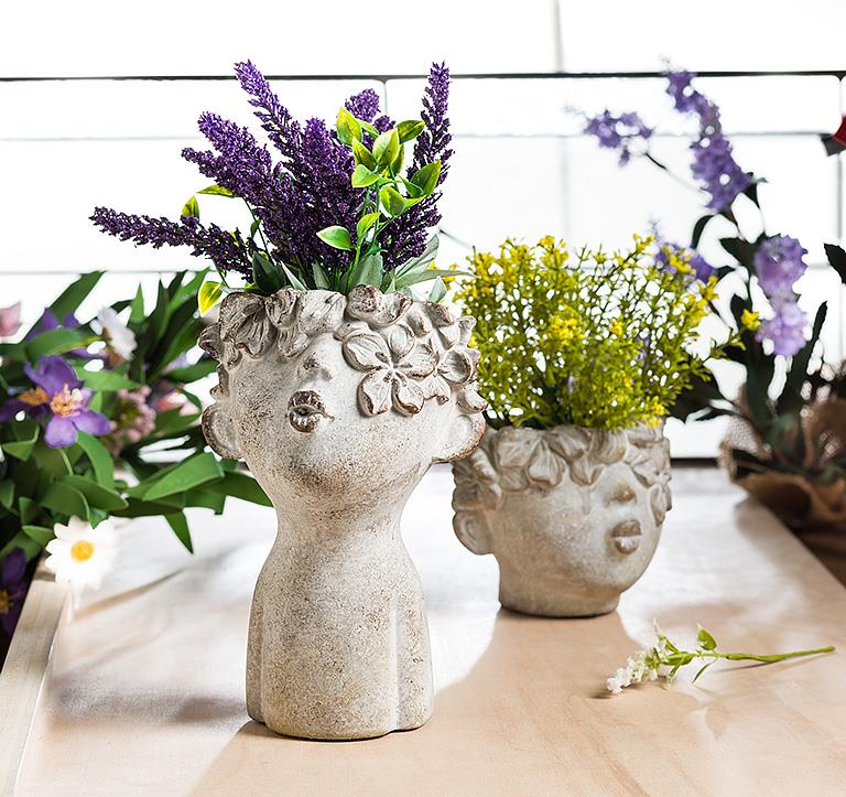 Kissing Face Cement Planter