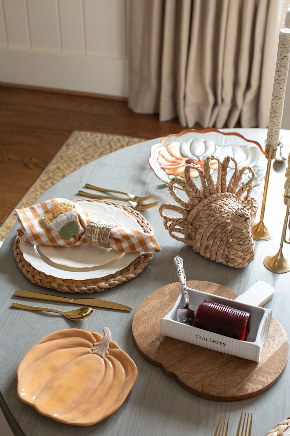 Braided Hyacinth Raffia Turkey Table Sitter