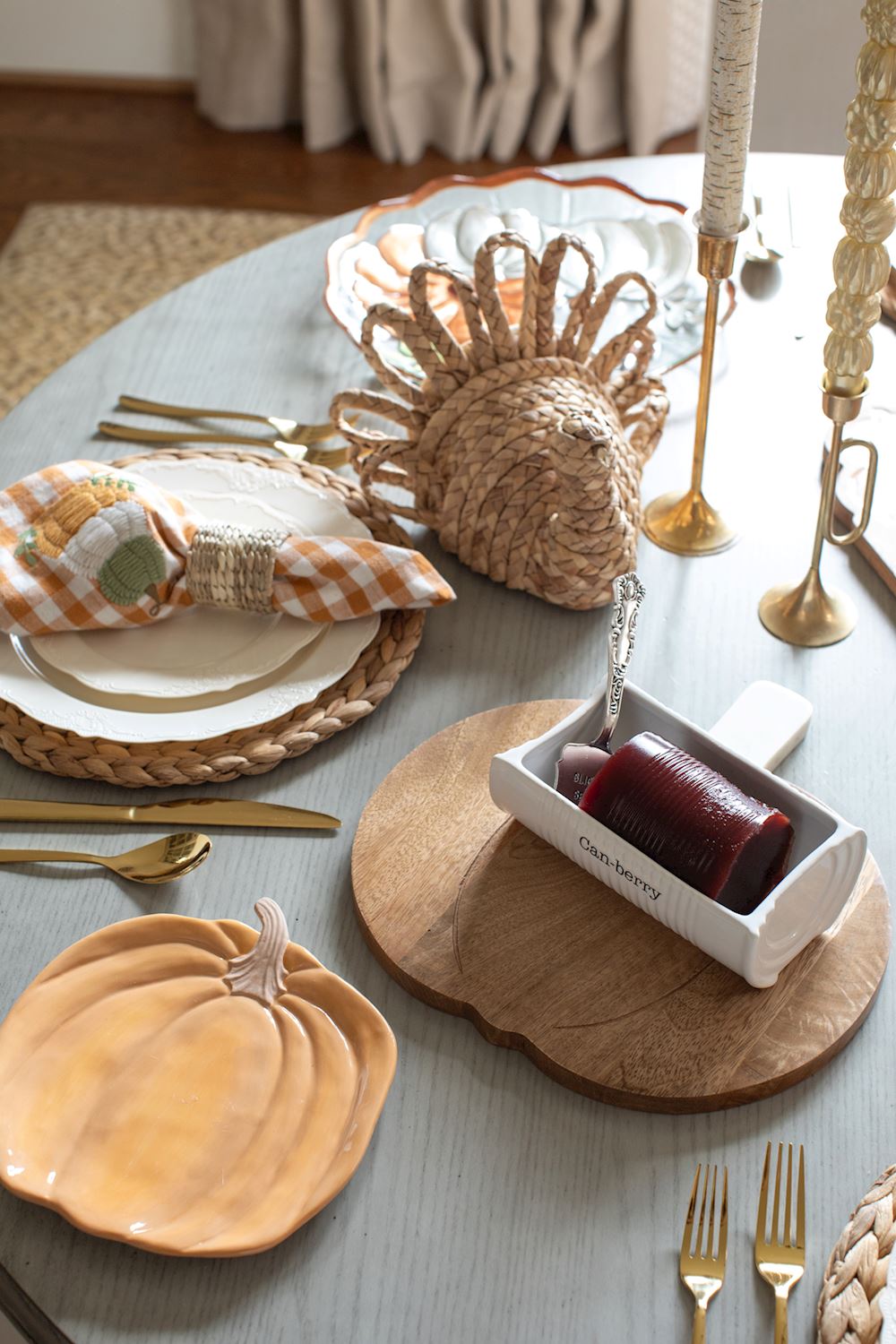 Braided Hyacinth Raffia Turkey Table Sitter