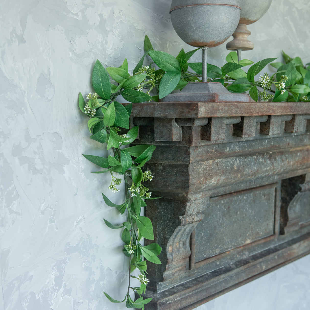 Mountain Laurel with White Berries Garland | 6' Long