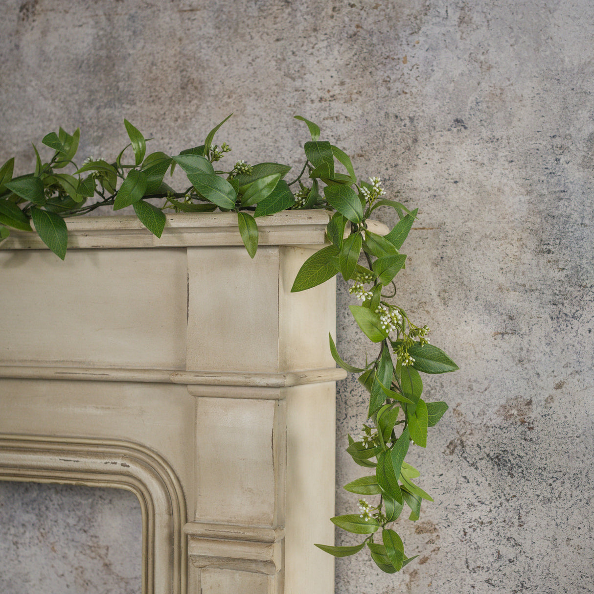 Mountain Laurel with White Berries Garland | 6' Long