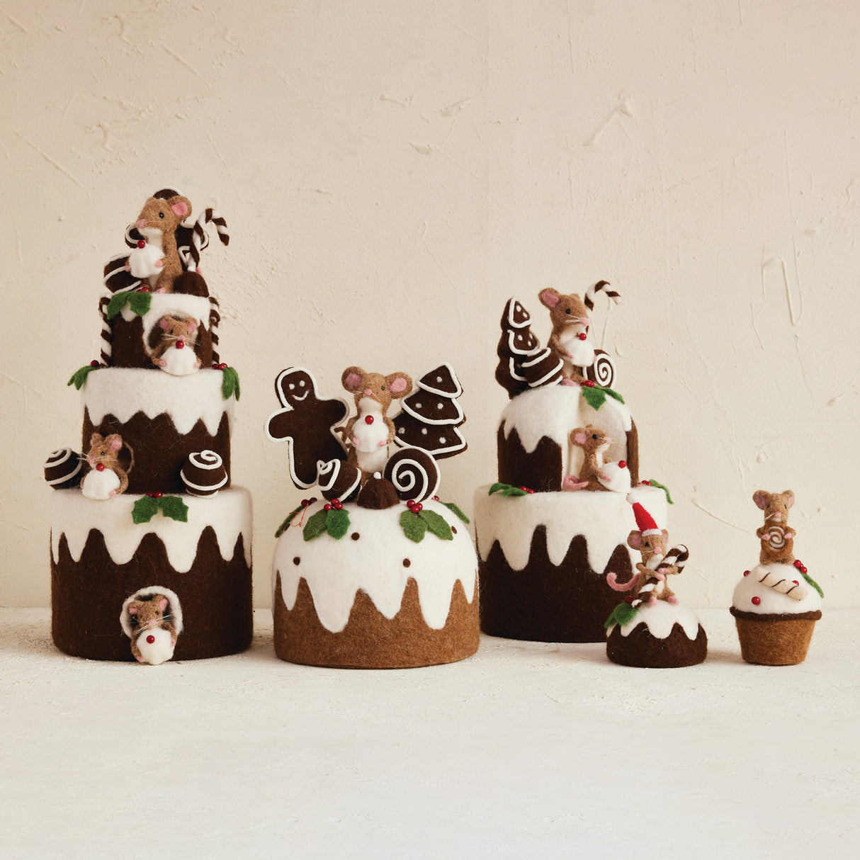 Wool Felt Cake with Mouse & Gingerbread