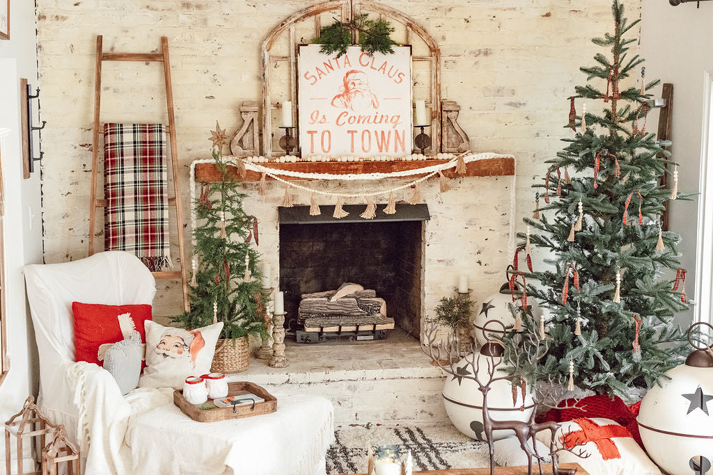 Vintage-Inspired Santa Claus is Coming to Town Distressed Metal Sign