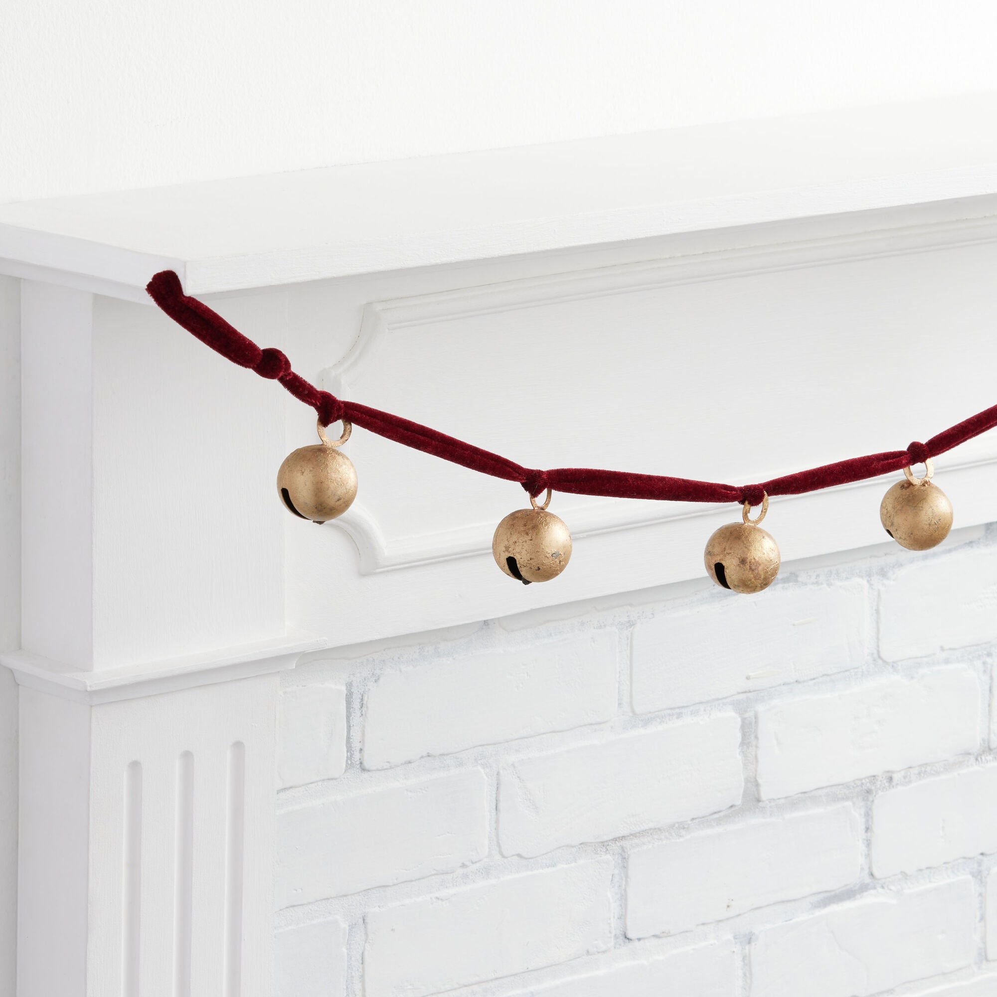 Red Velvet Gold Bell Garland - Thumbnail 2