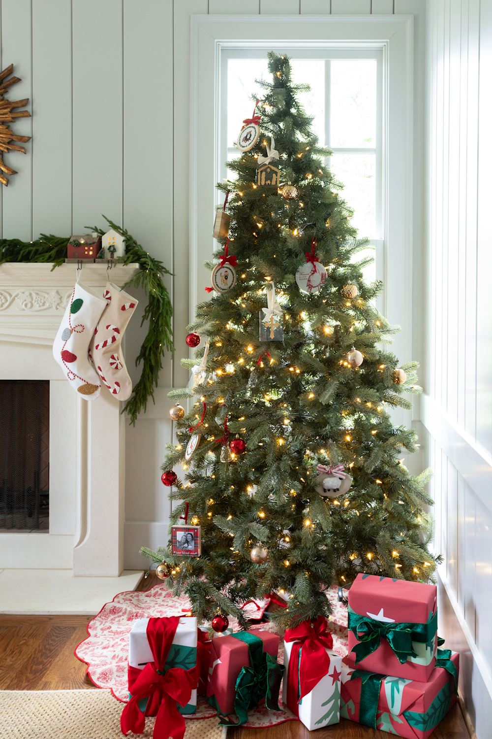 Scalloped Toile Red Tree Skirt