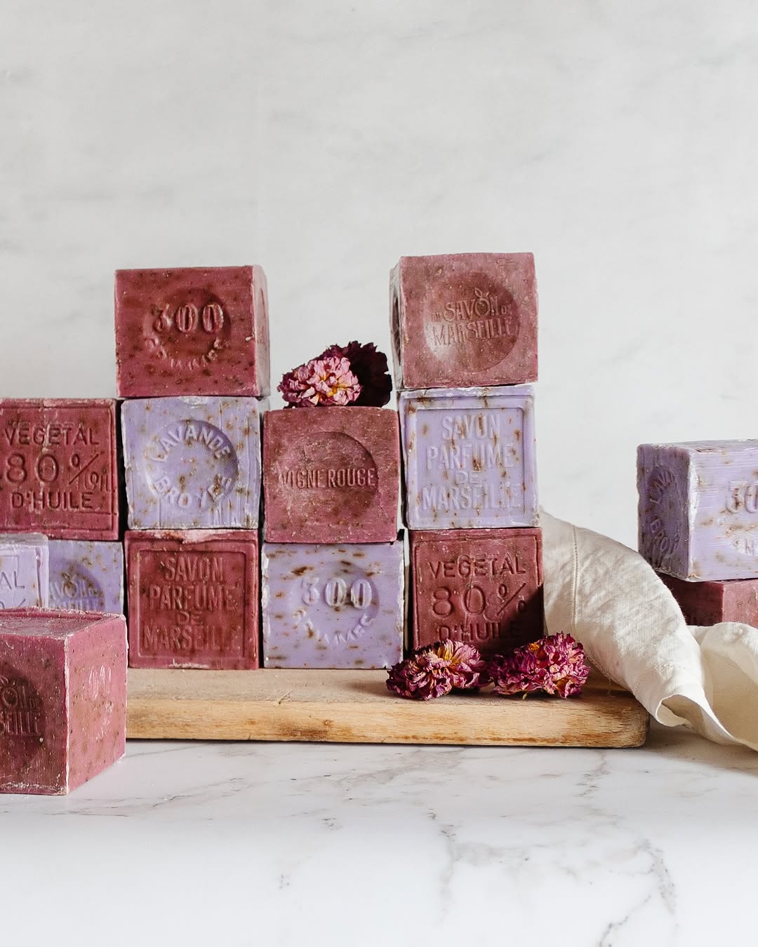 Savon de Marseille Crushed Botanical Lavender & Red Vine Soap Block | 300g