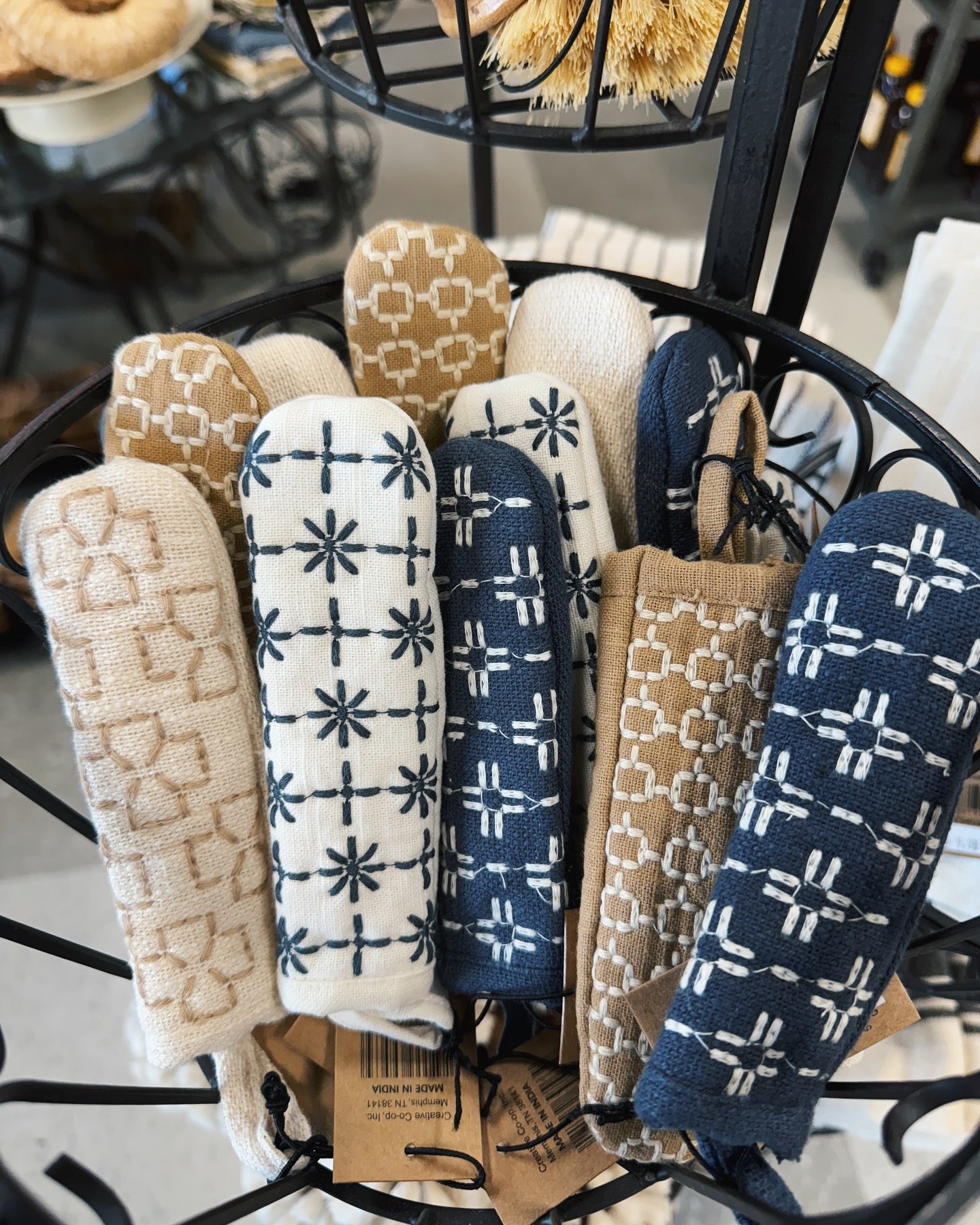 Creative Co-Op Embroidered Pot Handle Cover - Thumbnail 3