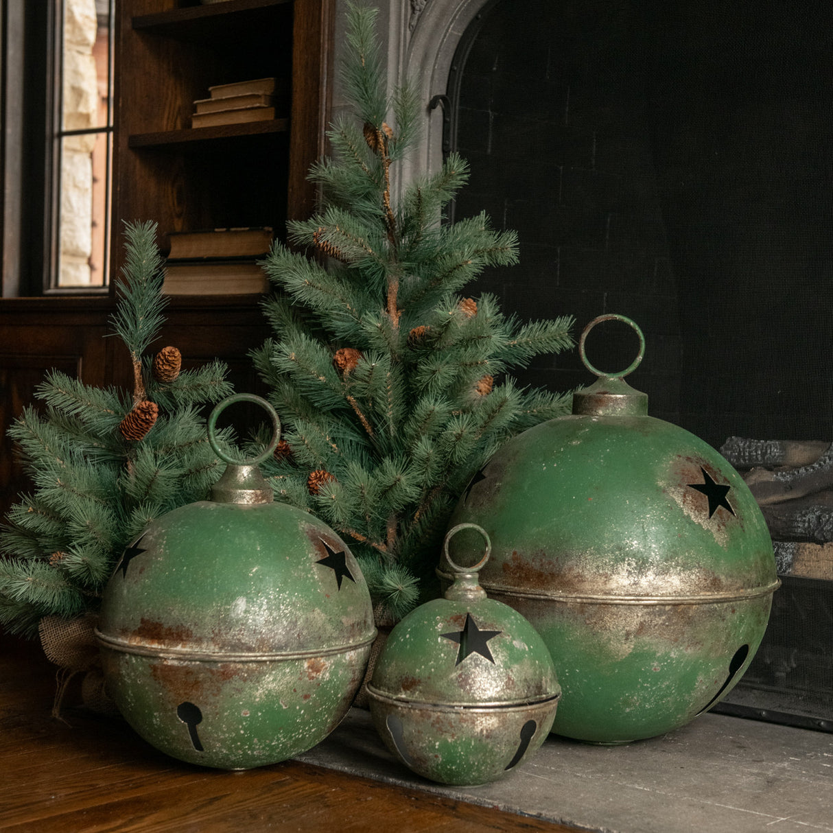 Jumbo Oversized Distressed Green Star Sleigh Jingle Bells