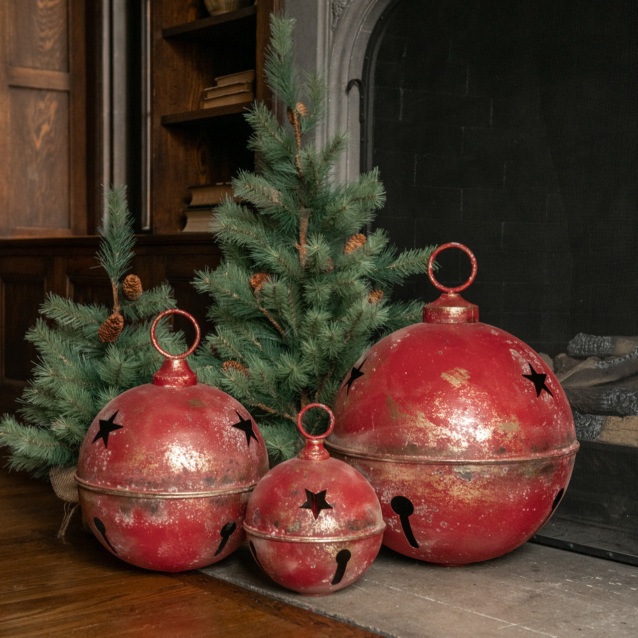 Jumbo Oversized Distressed Red Star Sleigh Jingle Bells - Thumbnail 5