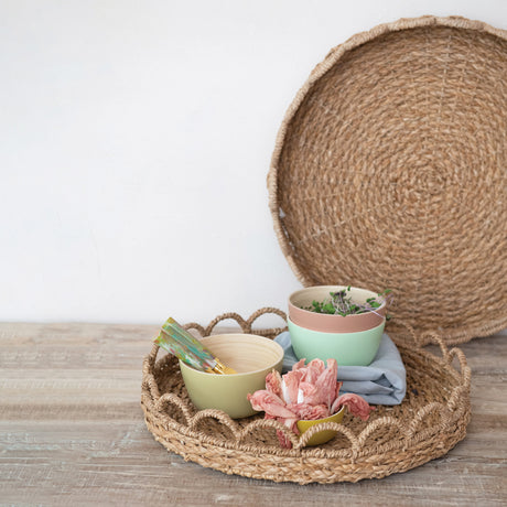 Scalloped Edge Circular Woven Seagrass Tray