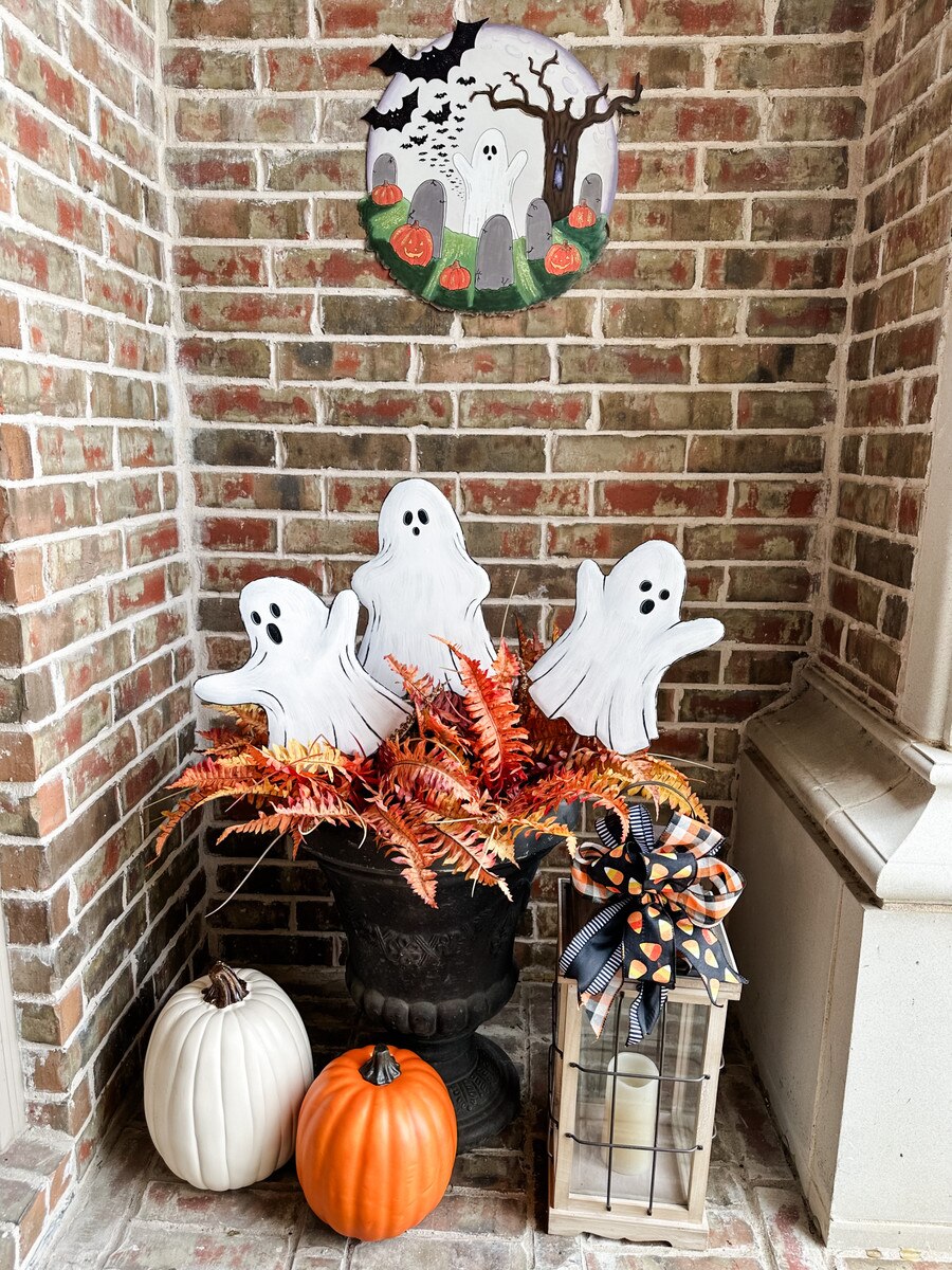 Lined Ghost Metal Stake Sign