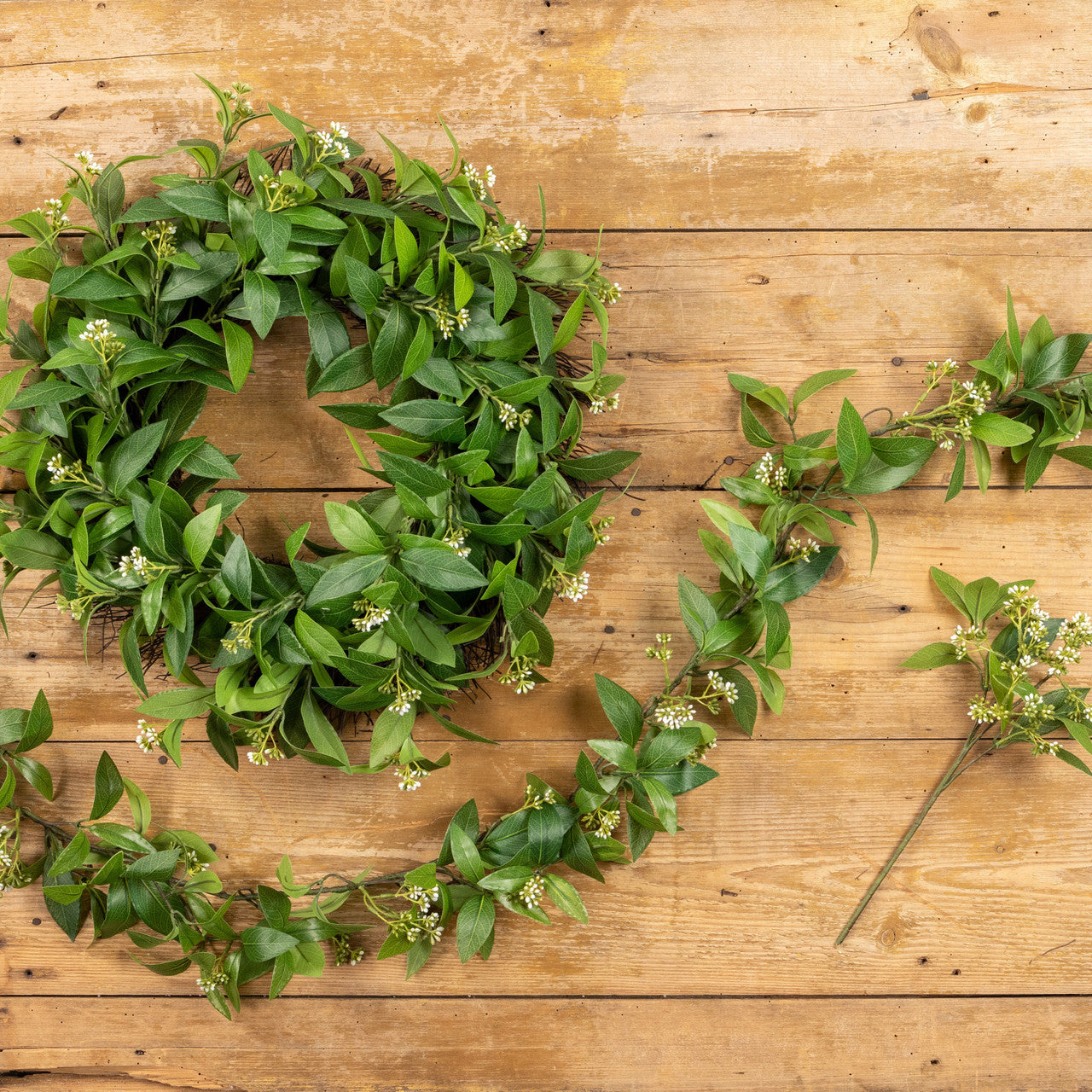 Mountain Laurel with White Berries Garland - Thumbnail 3