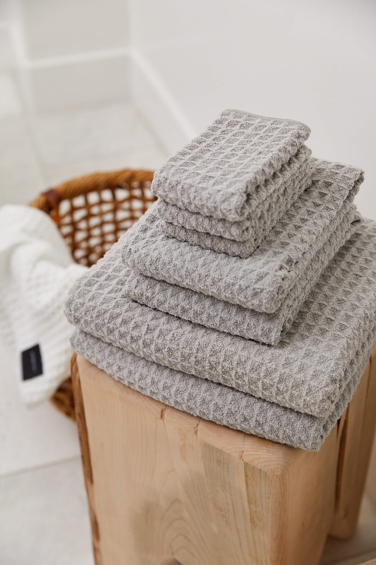 Stone Waffle Geometry Bath Towel & Washcloth