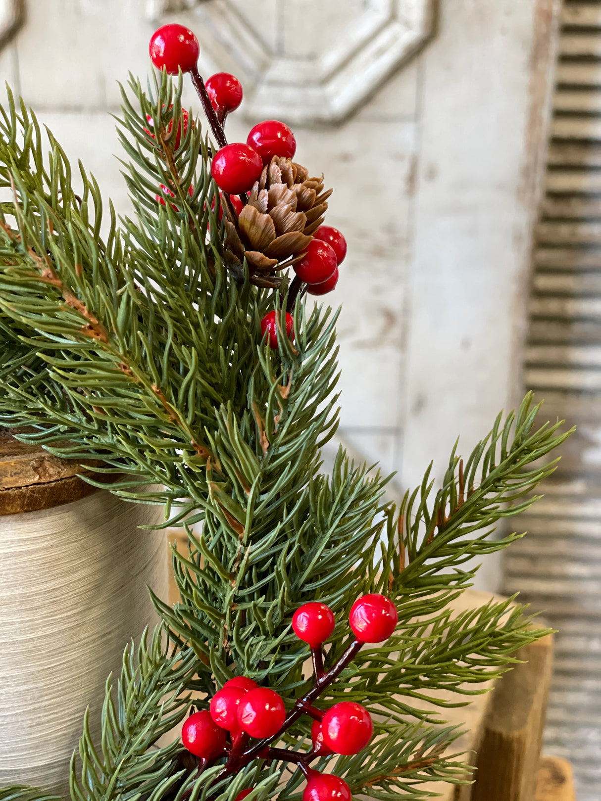 White Spruce with Berries Candle Ring