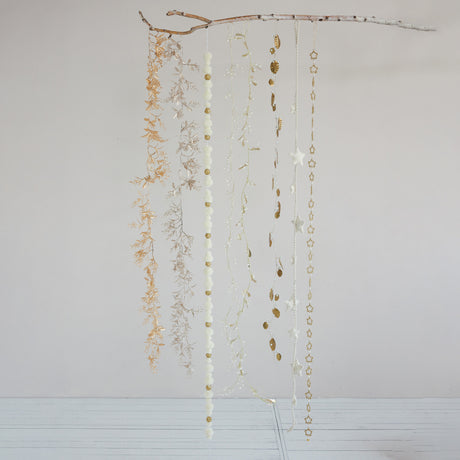Faux Pearl & Gold Wire Garland