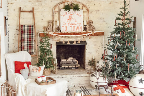 Vintage-Inspired Santa Claus is Coming to Town Distressed Metal Sign