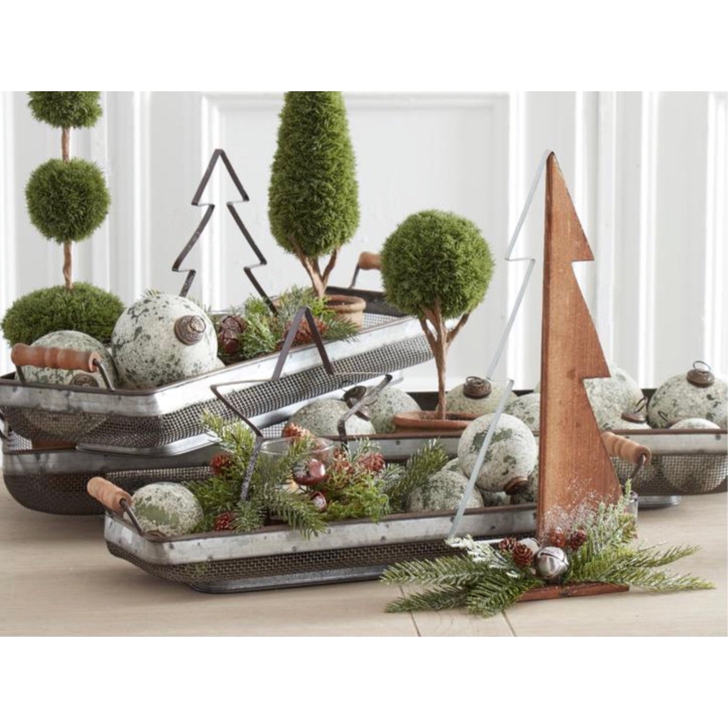 Long Metal Mesh Nesting Trays w/ Wooden Handles - Thumbnail 2