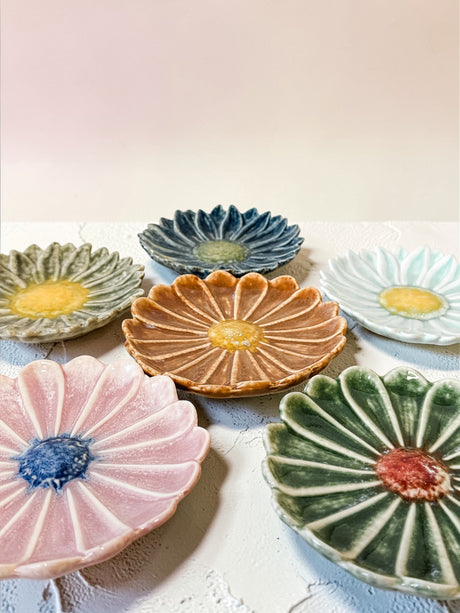 Ceramic Flower Shaped Plate with Reactive Glaze