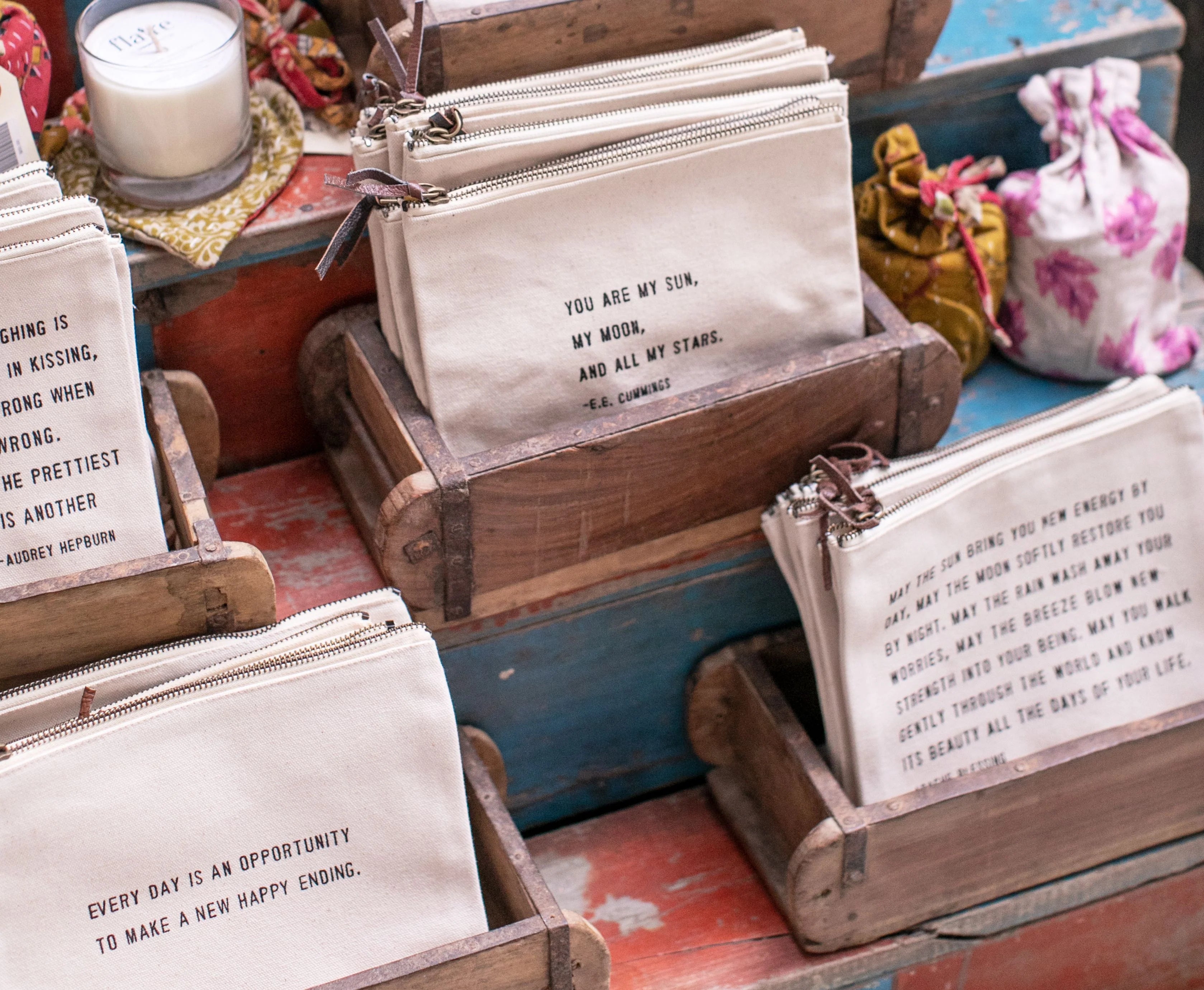 Happy Girls Audrey Hepburn Quote Canvas Zip Bag - Thumbnail 2